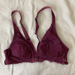 VS Bralette clips in front